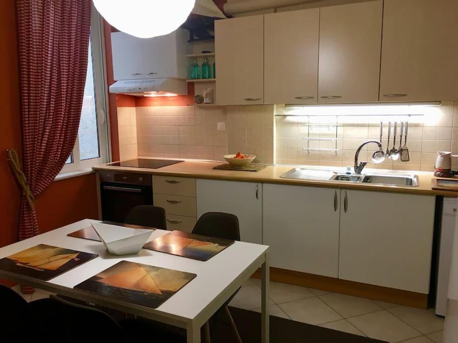 Central Spacious Apartment 70Sqm Trípoli Kültér fotó
