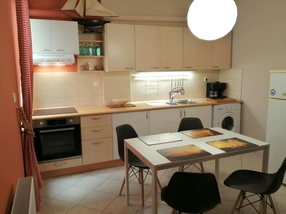 Central Spacious Apartment 70Sqm Trípoli Kültér fotó